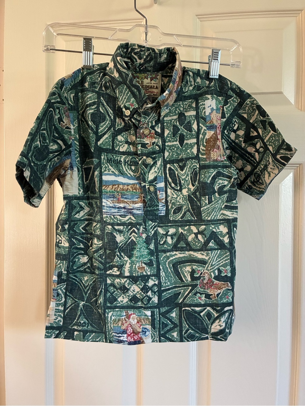 Boys Reyn Spooner Mele Kalikimaka Hawaiian shirt Size S (6-8)